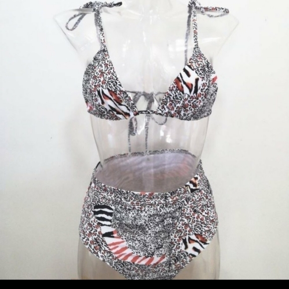 Leopard Print Bikini - Picture 3 of 6